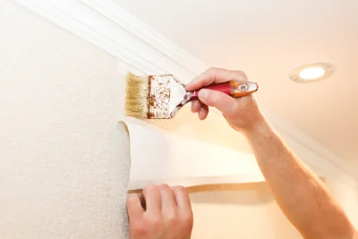 Pose de papier peint au Poët-Célard — revêtements muraux et toiles de verre